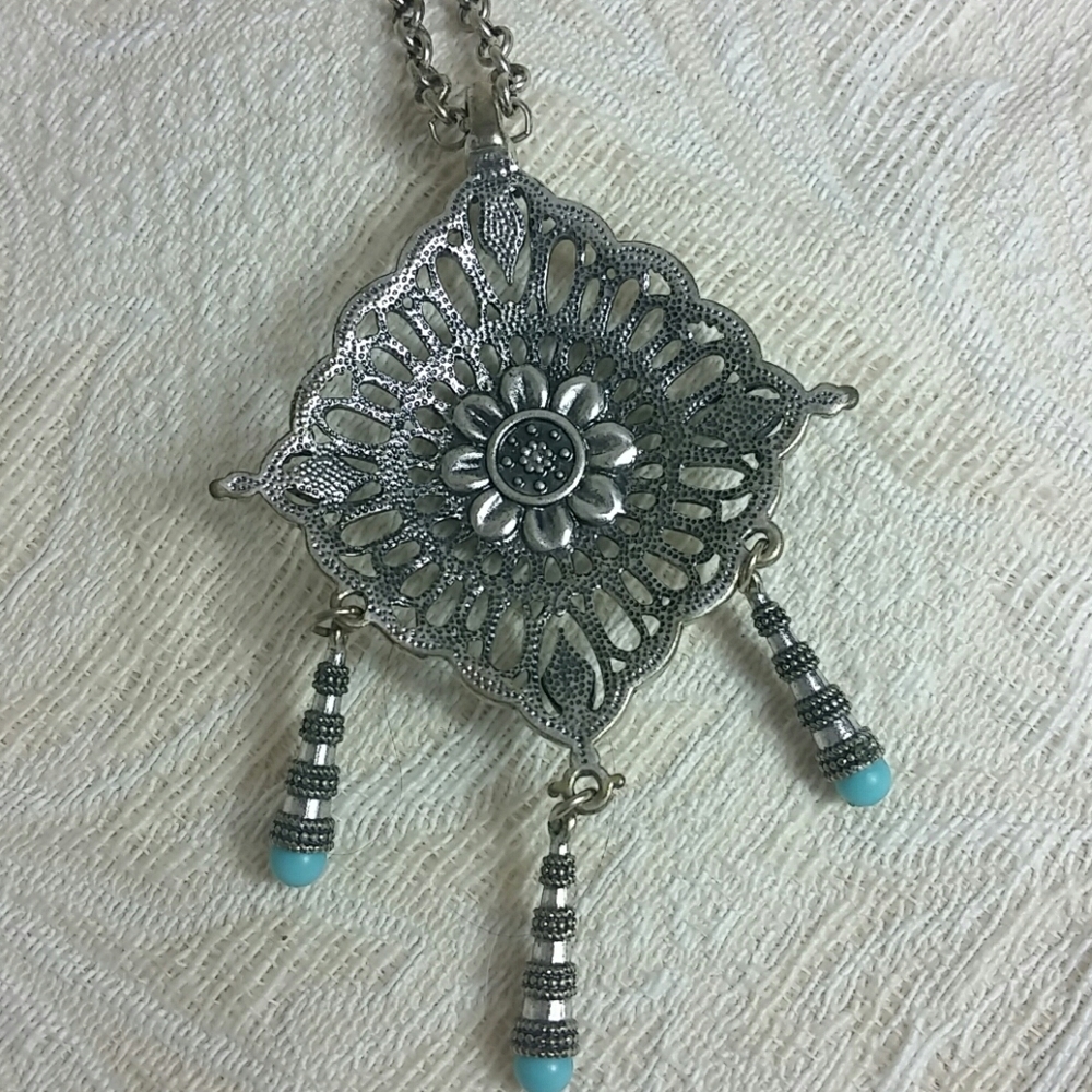 Necklace turquoise blue bead medallion pendant 28" silver rolo chain - Picture 4 of 5